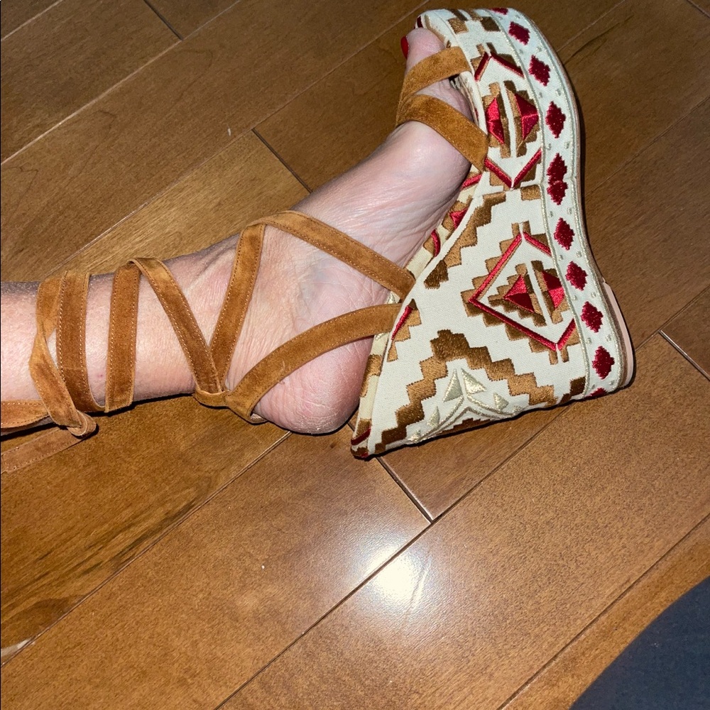 ❤️Gianvito Rossi size 7 wedges- offers welcomed!!!!!❤️ - Picture 5 of 14